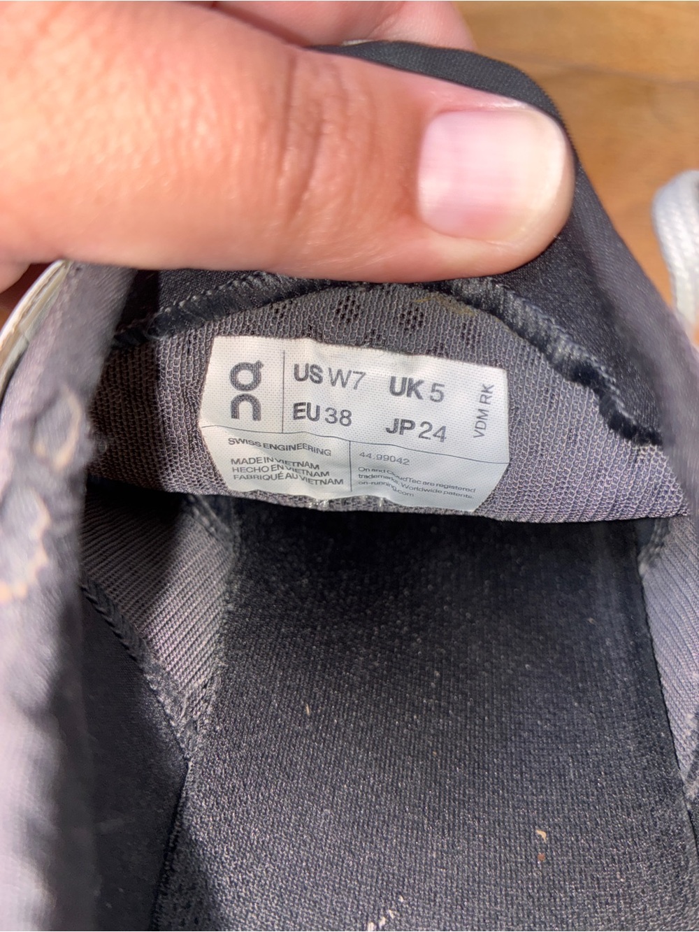 On Cloud Women’s Cloudultra Trail Running Shoes, gray - size 7 - Picture 10 of 12